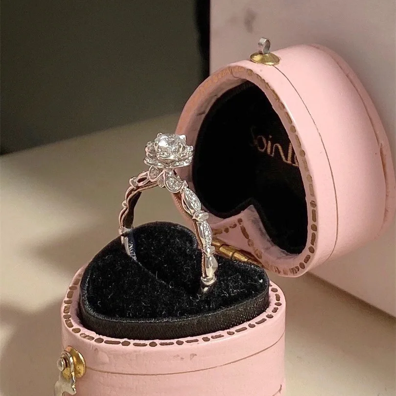 Castle Fireworks Ring Female Fashion Light Luxury Personalized Index Finger Zircon Rose Ring Gift For Girls
Castle Fireworks Ring Female Fashion Light Luxury Personalized Index Finger Zircon Rose Ring Gift For Girls