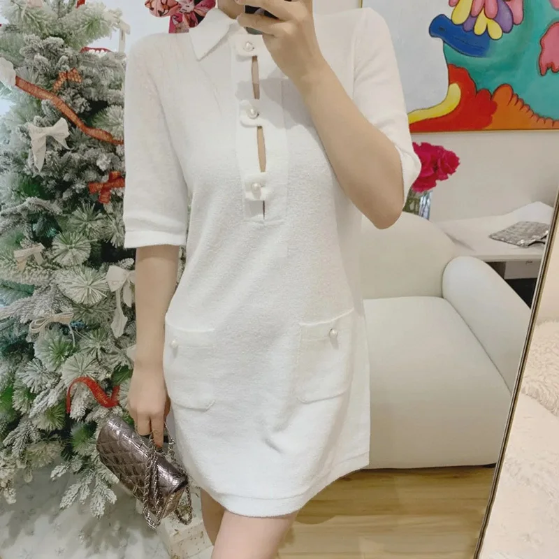 23 Spring Black White Lapel Knit Dress Runway Women Fashion Pearl Buttons Pockets Short Sleeve High Waist Elegant Mini Dresses
23 Spring Black White Lapel Knit Dress Runway Women Fashion Pearl Buttons Pockets Short Sleeve High Waist Elegant Mini Dresses
