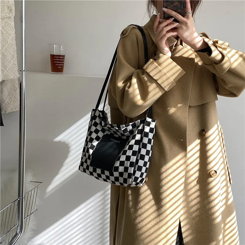 Larger Capacity Tote Canvas Bag Female Ins Fashion Checkerboard Letter Underarm Bags Women Casual Student Square Shoulder Bag
Larger Capacity Tote Canvas Bag Female Ins Fashion Checkerboard Letter Underarm Bags Women Casual Student Square Shoulder Bag