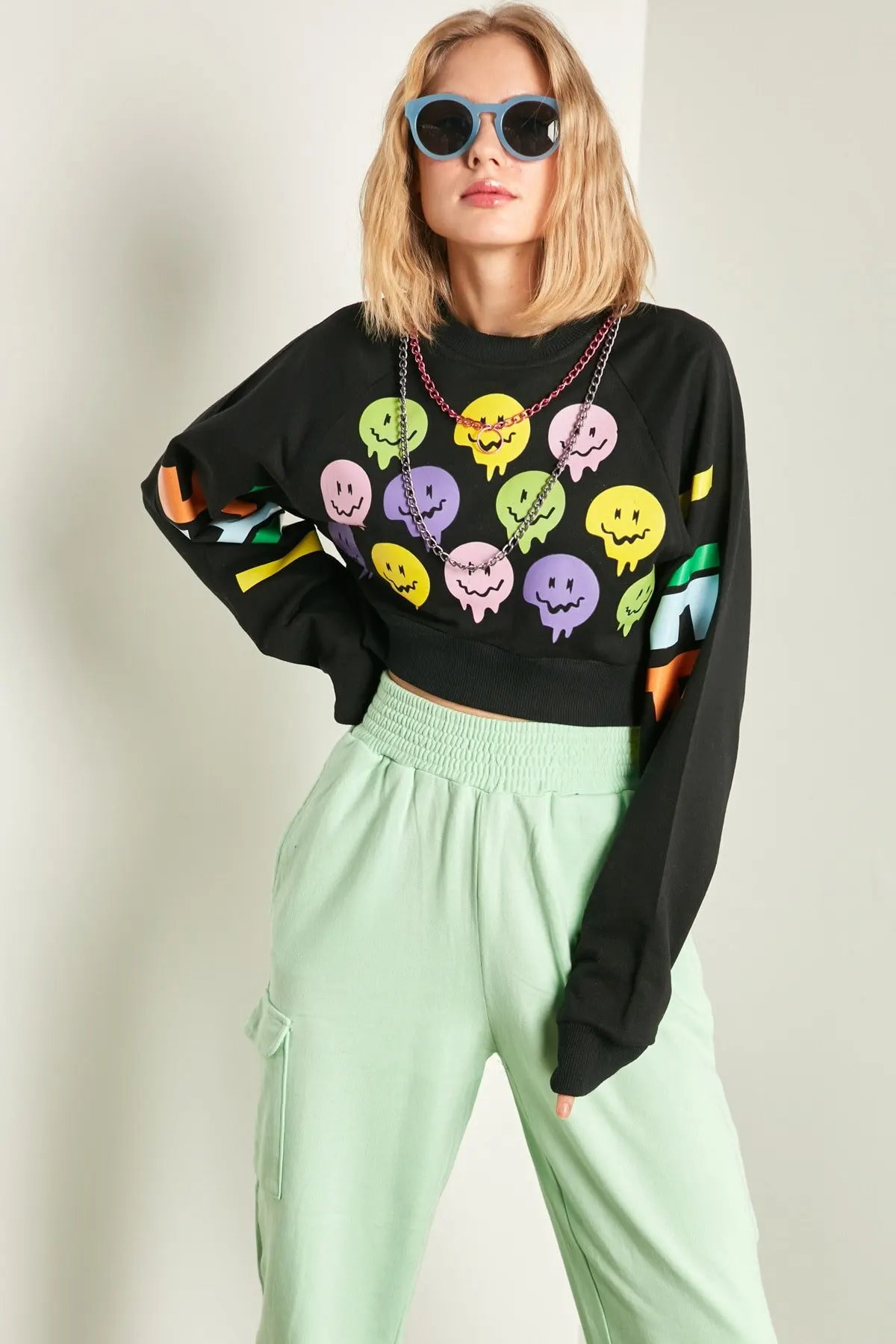 Women's Sweatshirt Black Color Printed Text Detail Double Chain Crop Hoodies Fashion All Season New Pullovers
Women's Sweatshirt Black Color Printed Text Detail Double Chain Crop Hoodies Fashion All Season New Pullovers