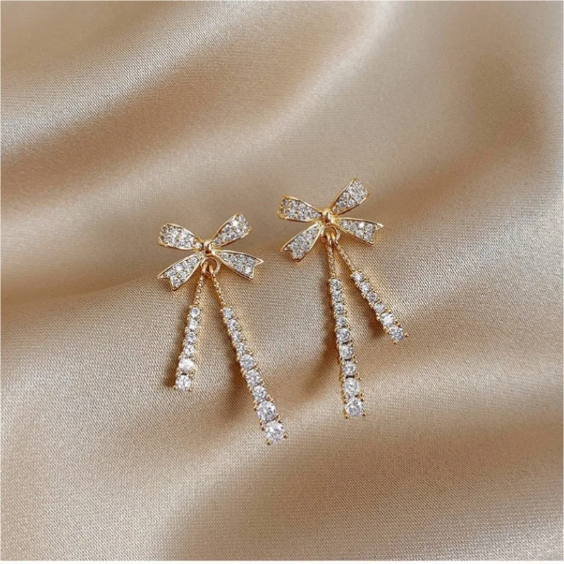 New Zircon Bowknot Tassel Earring 925 Silver Needle Anti Allergy Temperament Cute Loop Earring for Women Funny Jewelry Accessory
New Zircon Bowknot Tassel Earring 925 Silver Needle Anti Allergy Temperament Cute Loop Earring for Women Funny Jewelry Accessory