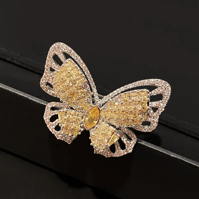 Double Layer Cubic Zircon Butterfly Ring Fashion Women Party Gift Yellow Crystal Jewelry 2021 Trend Luxury Vintage Wedding Party
Double Layer Cubic Zircon Butterfly Ring Fashion Women Party Gift Yellow Crystal Jewelry 2021 Trend Luxury Vintage Wedding Party