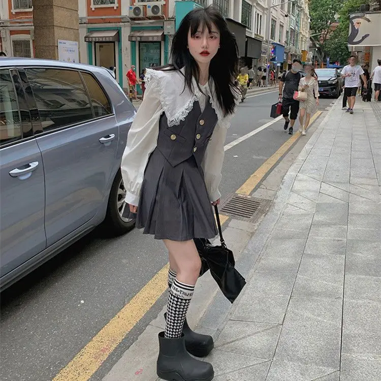 2023 Three Sets of Female Students Tide British College Style Suit Autumn Suit Vest Pleated Skirt Doll Collar Shirt Y2K
2023 Three Sets of Female Students Tide British College Style Suit Autumn Suit Vest Pleated Skirt Doll Collar Shirt Y2K