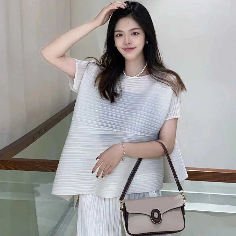 2023 Miyake Pleated Women's T-shirt Loose Slim Irregular Solid Elegant Tops Simple Versatile Office Ladies Casual Women Clothing
2023 Miyake Pleated Women's T-shirt Loose Slim Irregular Solid Elegant Tops Simple Versatile Office Ladies Casual Women Clothing