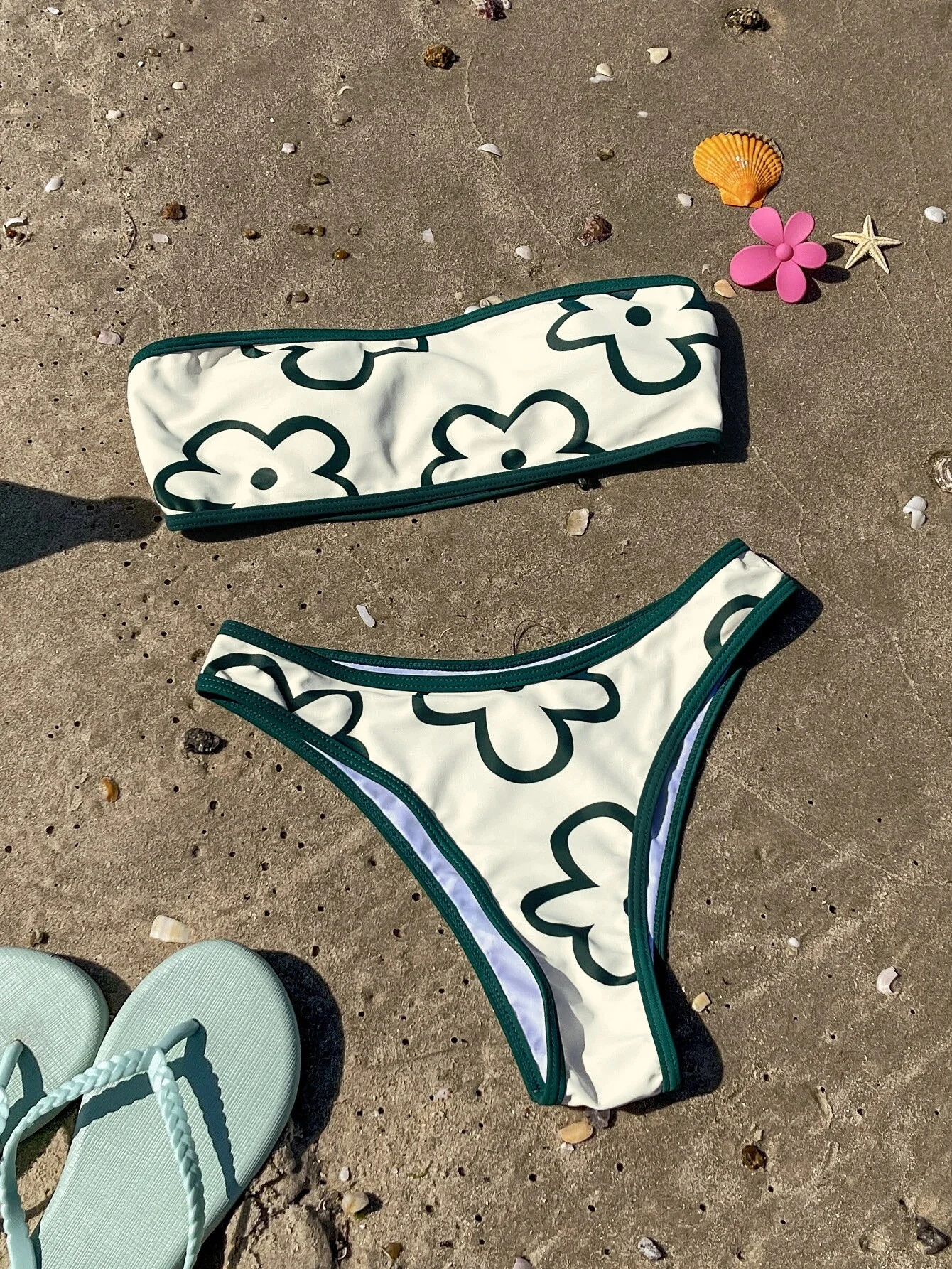 2022 Floral Print Contrast Binding Bandeau Bikini Swimsuit Women Two Piece Swimwear Bikini Set Summer Beach Bathing Suit
2022 Floral Print Contrast Binding Bandeau Bikini Swimsuit Women Two Piece Swimwear Bikini Set Summer Beach Bathing Suit