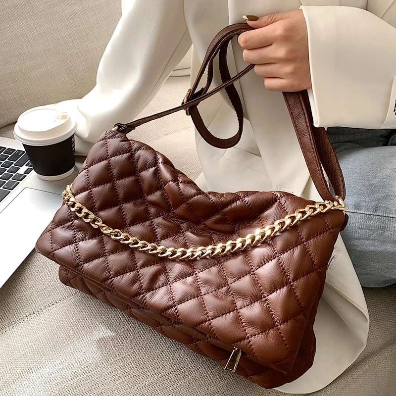 Soft Big Chain Crossbody Messenger Bags for Women 2022 Luxury Brand Designer Quilted PU Leather Simple Sid Shoulder Bag Handbags
Soft Big Chain Crossbody Messenger Bags for Women 2022 Luxury Brand Designer Quilted PU Leather Simple Sid Shoulder Bag Handbags