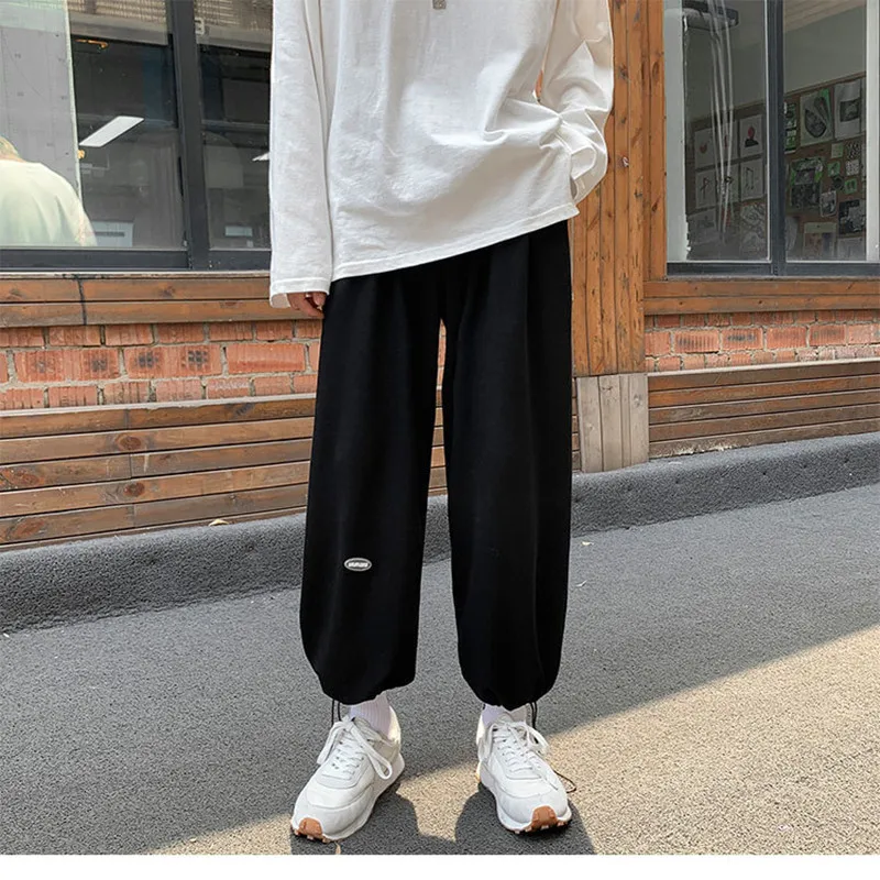 2022 Korean New Fashion Men Baggy Straight Pants Loose Casual Drawstring Foot Binding Trend Male Sweatpants Trousers Streetwear
2022 Korean New Fashion Men Baggy Straight Pants Loose Casual Drawstring Foot Binding Trend Male Sweatpants Trousers Streetwear