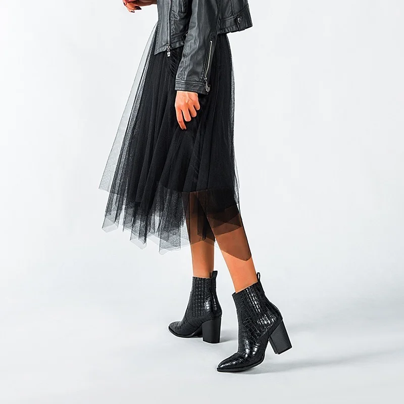 2022 New Autumn and Winter New Fashion Short Boots Thick Heel High Heel Crocodile Pattern Ladies Leather Boots Trend Shoe Woman
2022 New Autumn and Winter New Fashion Short Boots Thick Heel High Heel Crocodile Pattern Ladies Leather Boots Trend Shoe Woman