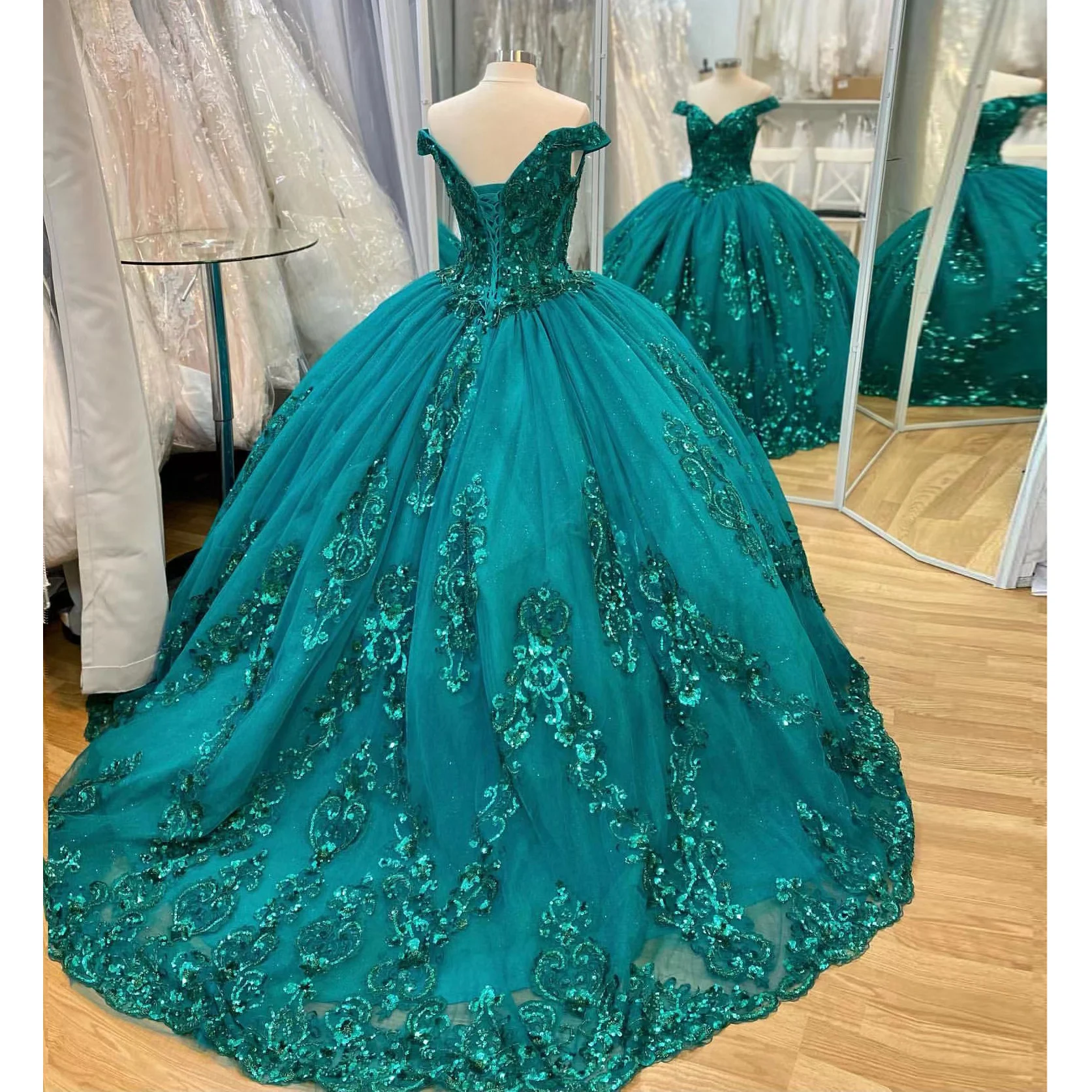 Emerald Green Quinceanera Dresses Sweet 16 Girl Appliques Princess Ball Gown Graduation Prom Dress Vestidos De 15 Años
Emerald Green Quinceanera Dresses Sweet 16 Girl Appliques Princess Ball Gown Graduation Prom Dress Vestidos De 15 Años