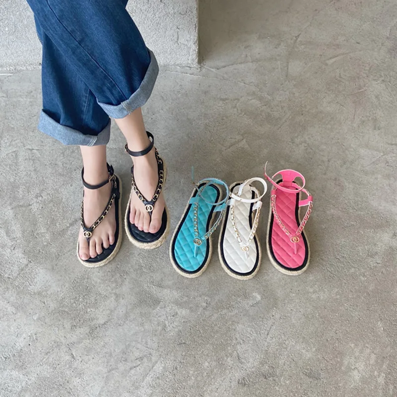 Flat Shoes Women 2023 Gold Chain Designer Sandals Tongs Femme Platform Flats Blue Red Black Beach Sandalen Sommer Damen
Flat Shoes Women 2023 Gold Chain Designer Sandals Tongs Femme Platform Flats Blue Red Black Beach Sandalen Sommer Damen