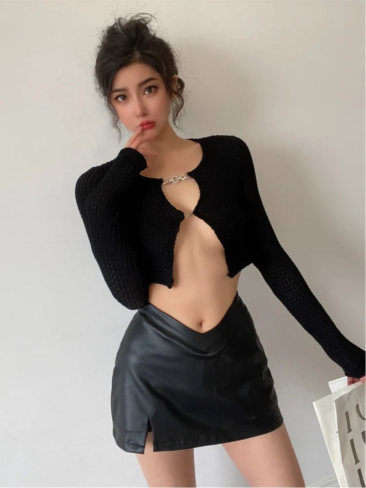 2022 Spice Sweet Girl Chain Button Pleated Slim Short V-Neck Long Sleeve Tshirt Hollow Out Short Hot Sexy Tees Korean AA31
2022 Spice Sweet Girl Chain Button Pleated Slim Short V-Neck Long Sleeve Tshirt Hollow Out Short Hot Sexy Tees Korean AA31