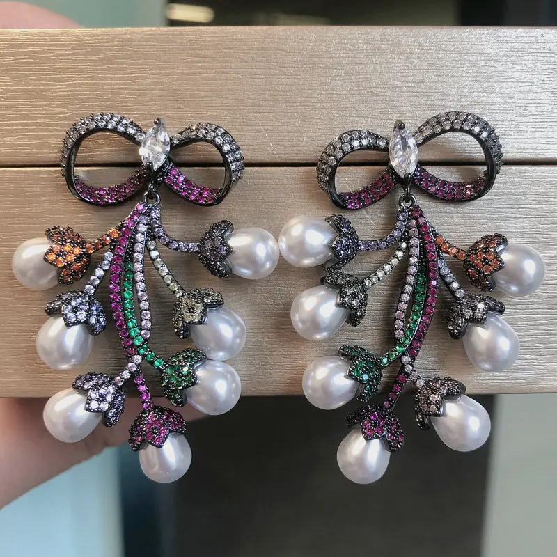 Женские крупные серьги в виде цветка
Женские крупные серьги в виде цветка