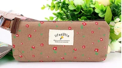 Школьный пенал Effomeet с цветочным принтом
Школьный пенал Effomeet с цветочным принтом