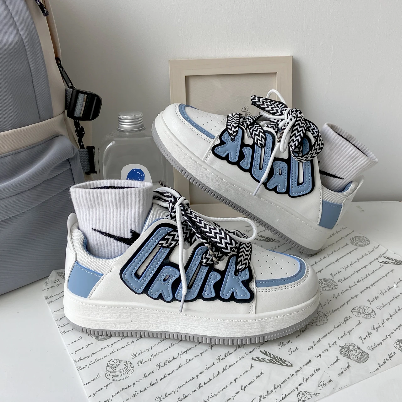 Spring New 2022 Women's Sneakers Haze Blue Love Breathable Students Casual Sports Shoes Women Couple Borads Shoes
Spring New 2022 Women's Sneakers Haze Blue Love Breathable Students Casual Sports Shoes Women Couple Borads Shoes