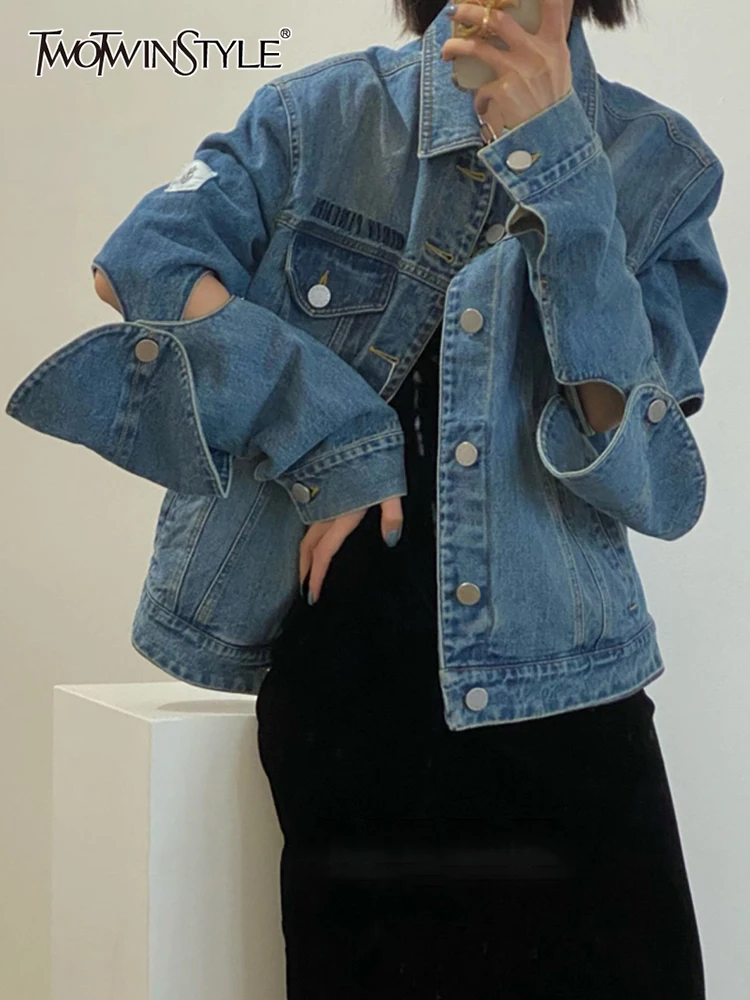 TWOTWINSTYLE Vintage Blue Denim Jackets For Women Lapel Long Sleeve Hollow Out Button Through Coats Female 2022 Spring Fashion
TWOTWINSTYLE Vintage Blue Denim Jackets For Women Lapel Long Sleeve Hollow Out Button Through Coats Female 2022 Spring Fashion