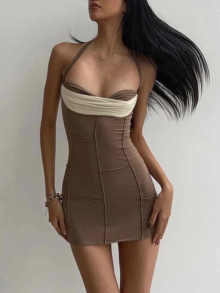 Женское Плиссированное мини-платье с высокой талией и открытой спиной 
Женское Плиссированное мини-платье с высокой талией и открытой спиной