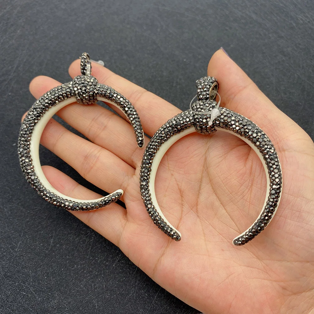 Fashion Resin Cow Bone 61mm Moon Shape Rhinestone Edge Pendant Ornament for Men and Women DIY Reiki Necklace Earrings Accessorie
Fashion Resin Cow Bone 61mm Moon Shape Rhinestone Edge Pendant Ornament for Men and Women DIY Reiki Necklace Earrings Accessorie