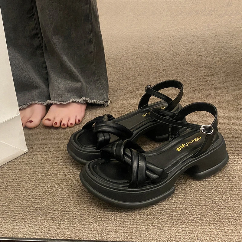 Сандалии женские на плоской подошве, модные удобные пляжные босоножки, римские сандалии на толстой подошве, цвет черный/белый, лето 
Сандалии женские на плоской подошве, модные удобные пляжные босоножки, римские сандалии на толстой подошве, цвет черный/белый, лето