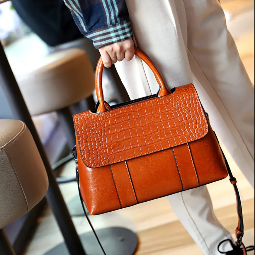 New Spring And Summer Popular Versatile Leisure High Capacity Leather Messenger Handbag Feminine Goddess
New Spring And Summer Popular Versatile Leisure High Capacity Leather Messenger Handbag Feminine Goddess