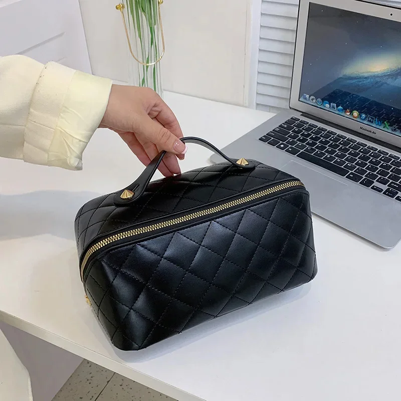 2023 Lingxiu Thread New Makeup Bag Large Capacity Cosmetics Travel Network Red Girl Washing Supplies Washing Accessories Supplie
2023 Lingxiu Thread New Makeup Bag Large Capacity Cosmetics Travel Network Red Girl Washing Supplies Washing Accessories Supplie