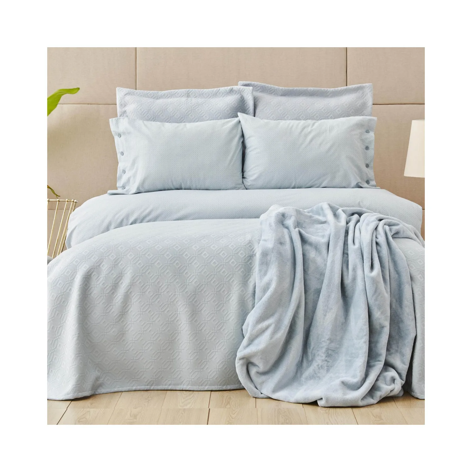 Karaca Home Infinity New Light Blue 8 Parça Winter Set Pillow Case Duvet Cover Blanket Bed Cover Set Durable Fabric
Karaca Home Infinity New Light Blue 8 Parça Winter Set Pillow Case Duvet Cover Blanket Bed Cover Set Durable Fabric