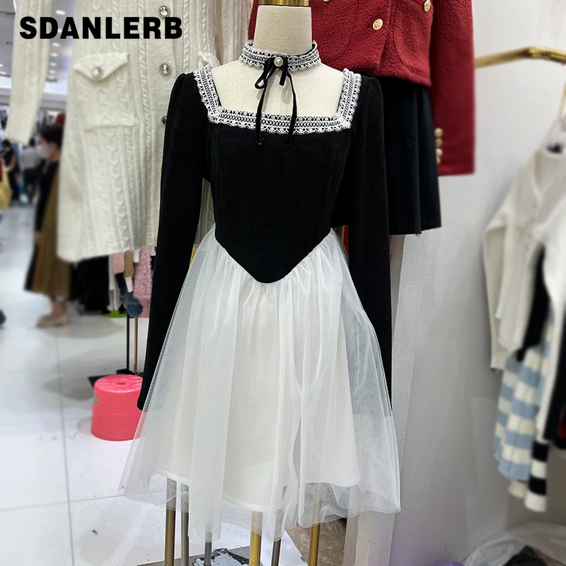 2022 Early Spring New Corduroy Stitching Mesh Dress Girl Black and White Contrast Color Long Sleeve Elegant Princess Dress
2022 Early Spring New Corduroy Stitching Mesh Dress Girl Black and White Contrast Color Long Sleeve Elegant Princess Dress
