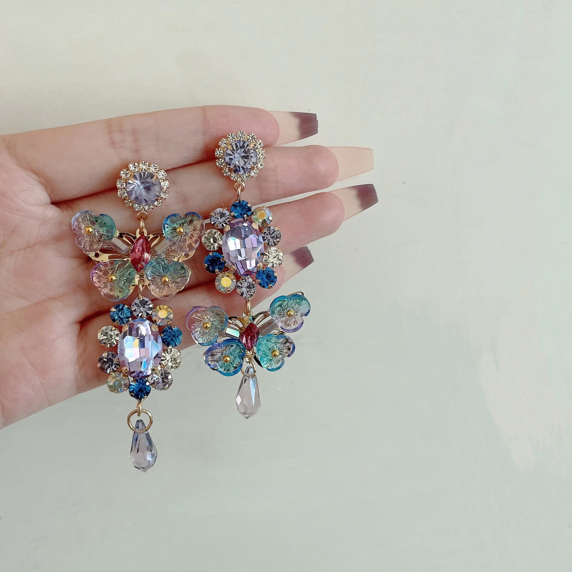 European And American Fashion Colorful Baroque Rhinestone Butterfly Earrings Women
European And American Fashion Colorful Baroque Rhinestone Butterfly Earrings Women