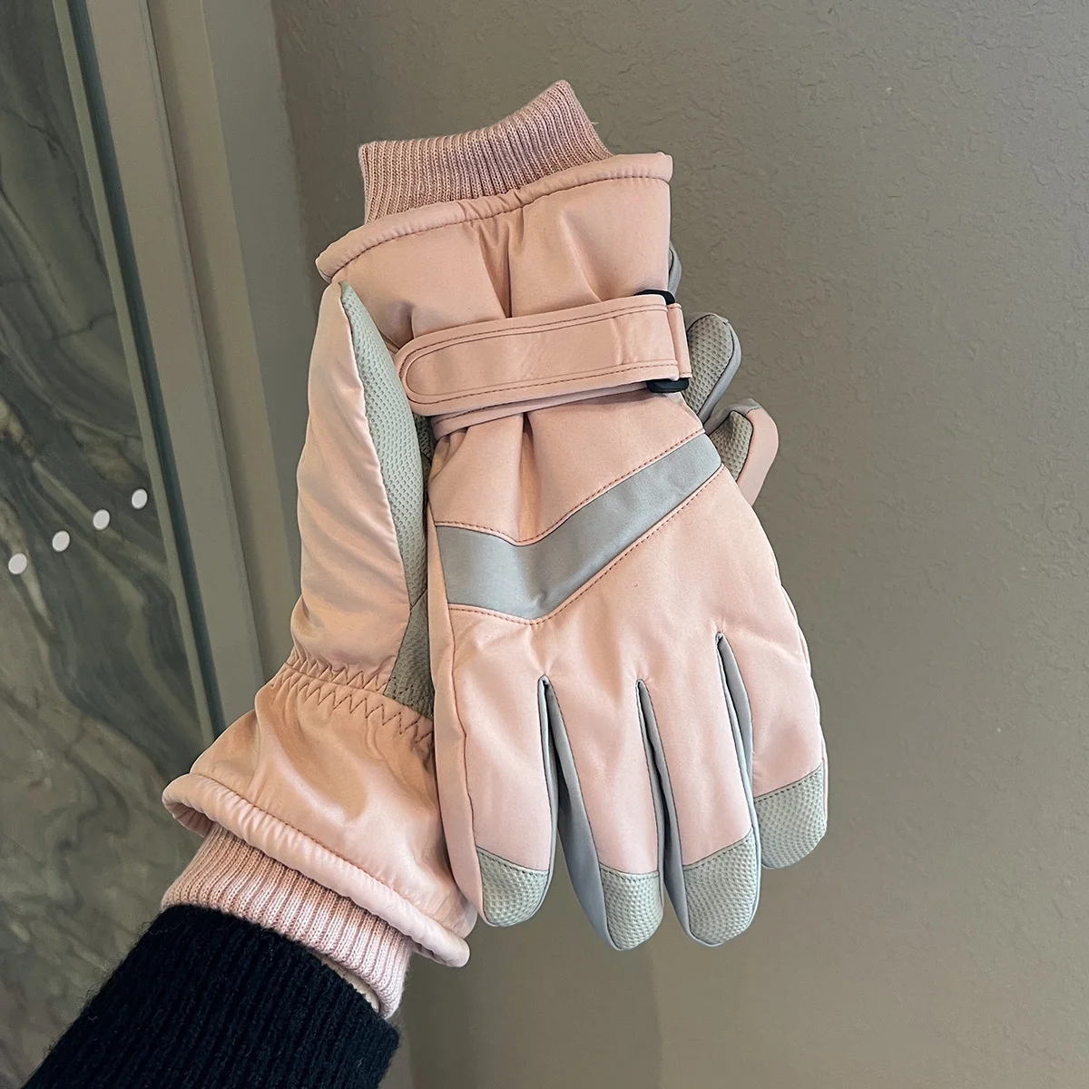 Подходит для плюшевых и утолщенных перчаток, сенсорный экран, ветрозащитная и теплая изоляция, катание на лыжах, автомобиль на батарейках
Подходит для плюшевых и утолщенных перчаток, сенсорный экран, ветрозащитная и теплая изоляция, катание на лыжах, автомобиль на батарейках