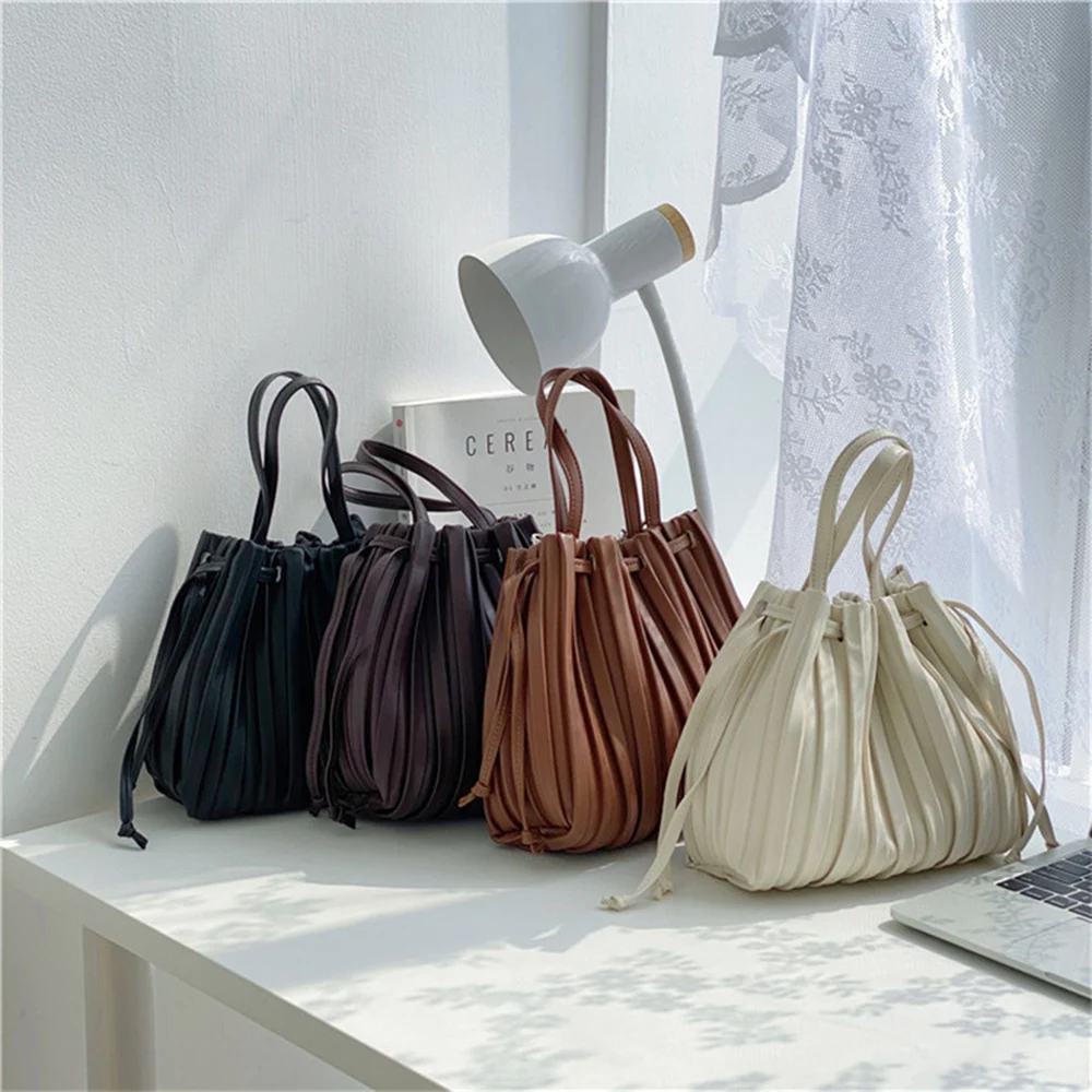 2023 NEW Summer Pleated Bucket Bags Luxury Handbags Women Leather Shoulder Bags Drawstring Designer Small Crossbody Bag
2023 NEW Summer Pleated Bucket Bags Luxury Handbags Women Leather Shoulder Bags Drawstring Designer Small Crossbody Bag