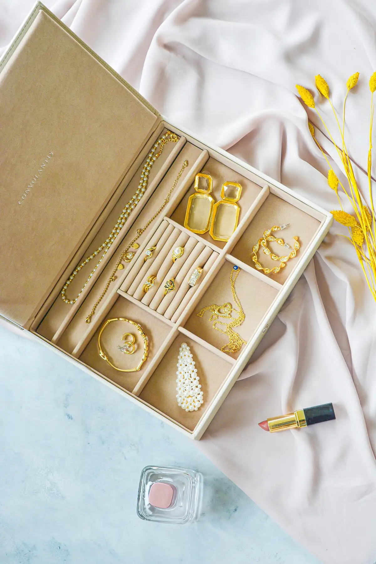 Шкатулка для ювелирных изделий-декоративный органайзер для путешествий-кожаный Органайзер для ювелирных изделий-кремовый
Шкатулка для ювелирных изделий-декоративный органайзер для путешествий-кожаный Органайзер для ювелирных изделий-кремовый