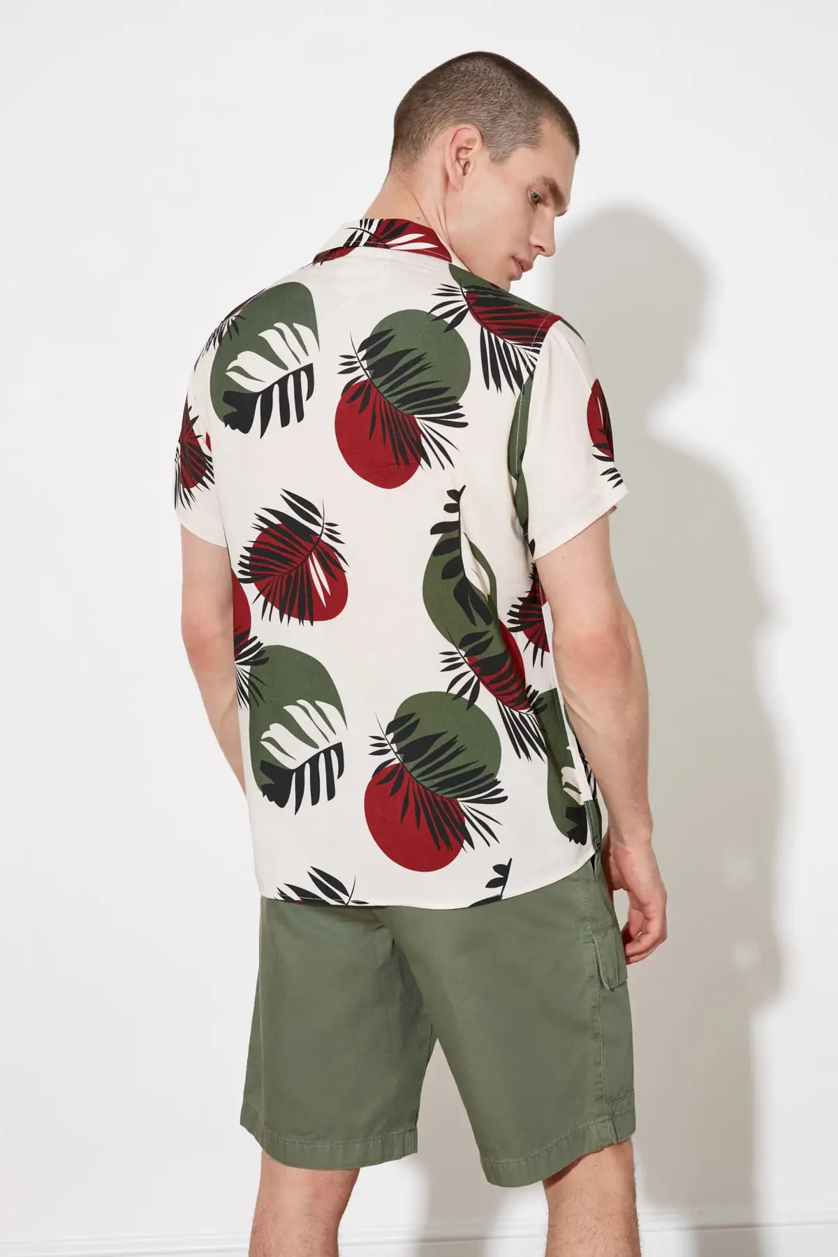 Trendyol Male Regular Fit Apa Collar Tropic Shirt TMNSS21GO0355