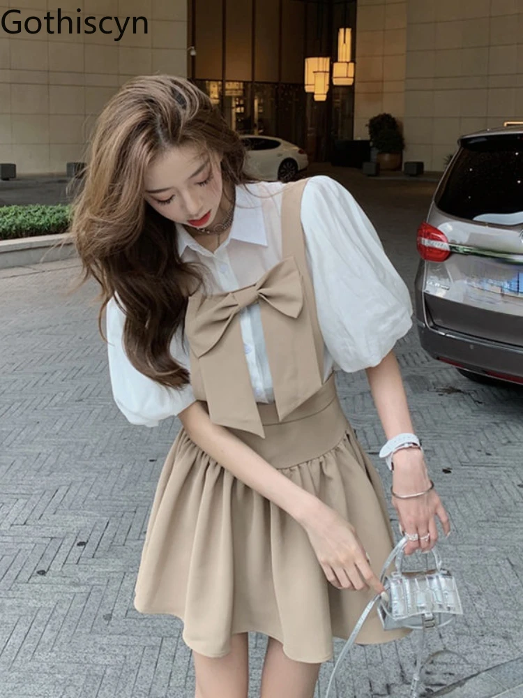 Two-piece Suspender Suit Skirt Women Bow Puff Sleeve Shirt Summer 2022 New Fashion Elegant Chic Shirt Pleated Skirts Women Suits
Two-piece Suspender Suit Skirt Women Bow Puff Sleeve Shirt Summer 2022 New Fashion Elegant Chic Shirt Pleated Skirts Women Suits