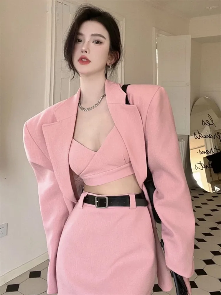 High Quality Sweet Pink Blazer Skirt Set Cool Girl Suit Coat +Camisole+ Mini Skirt Suit Female 3 piece Set Women Summer Fall New
High Quality Sweet Pink Blazer Skirt Set Cool Girl Suit Coat +Camisole+ Mini Skirt Suit Female 3 piece Set Women Summer Fall New