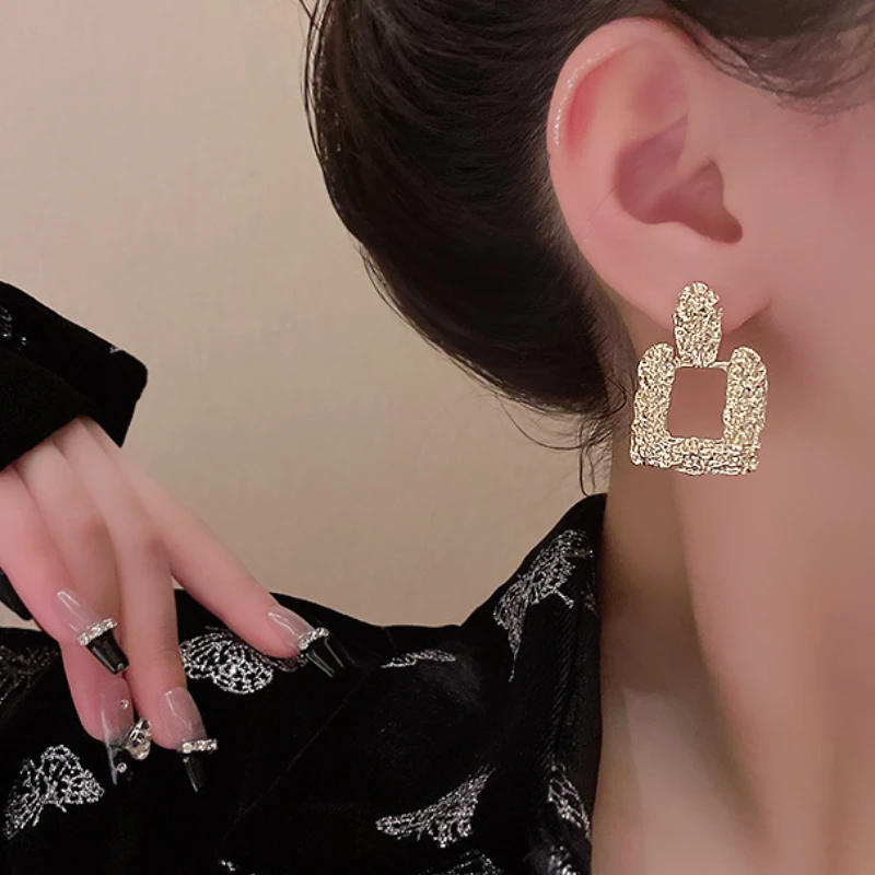 VSnow Temperament Square Geometric Dangle Earings for Women Fantasy Hollow Out Gold Color Metal Wedding Earings Jewellery
VSnow Temperament Square Geometric Dangle Earings for Women Fantasy Hollow Out Gold Color Metal Wedding Earings Jewellery