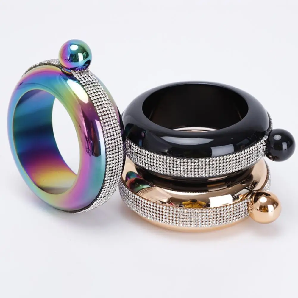 Wine Bottle Easy to Carry Waterproof Stylish Bracelet Wine Holder Wine Flask for Party
Wine Bottle Easy to Carry Waterproof Stylish Bracelet Wine Holder Wine Flask for Party
