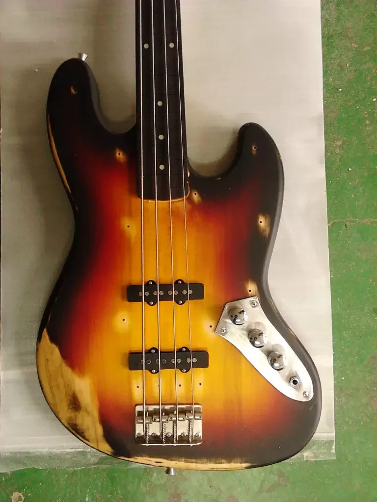 1960 4 Strings Sunburst Black Red Yellow Electric Bass Guitar Satin Finish Basswood Body Fretless Rosewood Fingerboard Dot Inlay
1960 4 Strings Sunburst Black Red Yellow Electric Bass Guitar Satin Finish Basswood Body Fretless Rosewood Fingerboard Dot Inlay