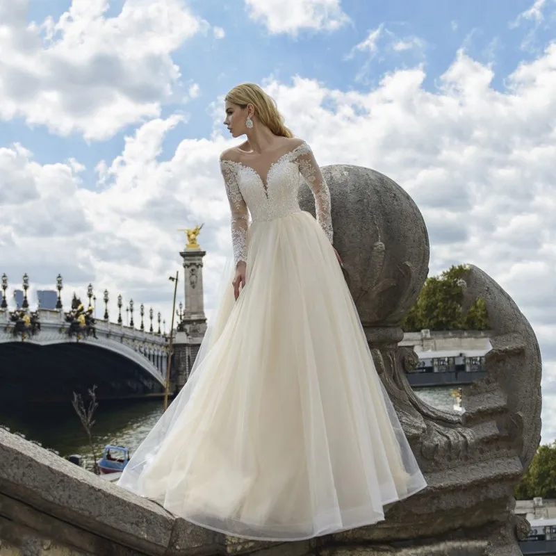 Exquisite Lace Tulle ALine Wedding Dress 2023 Sweetheart Sleeveless Long Dress Vintage Appliques Button Embroidery Elegant Dress
Exquisite Lace Tulle ALine Wedding Dress 2023 Sweetheart Sleeveless Long Dress Vintage Appliques Button Embroidery Elegant Dress