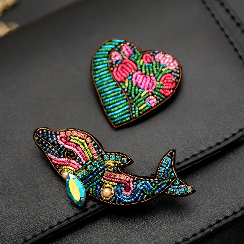AHYONNIEX High Quality French Design Jewelry Hand - Embroidered Silk India Indian Silk Brooch Dophin Heart Design
AHYONNIEX High Quality French Design Jewelry Hand - Embroidered Silk India Indian Silk Brooch Dophin Heart Design