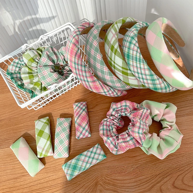 New Women Cute Fabric Headband Female Korean Style Plaid Hair Clip Claw Wide Side Hairbands Girls Hair Accessories Hair Band
New Women Cute Fabric Headband Female Korean Style Plaid Hair Clip Claw Wide Side Hairbands Girls Hair Accessories Hair Band