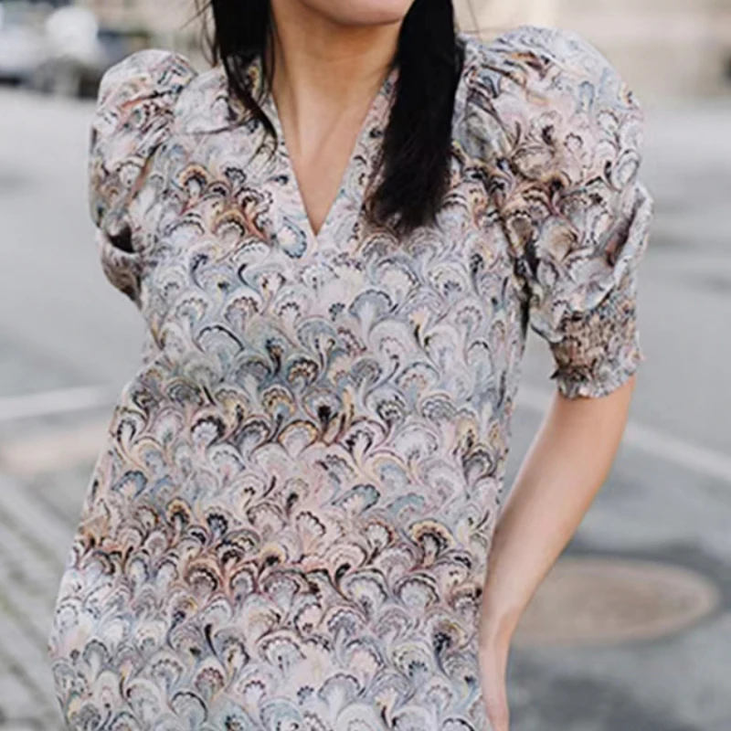 Spring and Summer New Floral Puff Sleeve V-neck Half-sleeve Pure Cotton Pullover Shirt for Women
Spring and Summer New Floral Puff Sleeve V-neck Half-sleeve Pure Cotton Pullover Shirt for Women