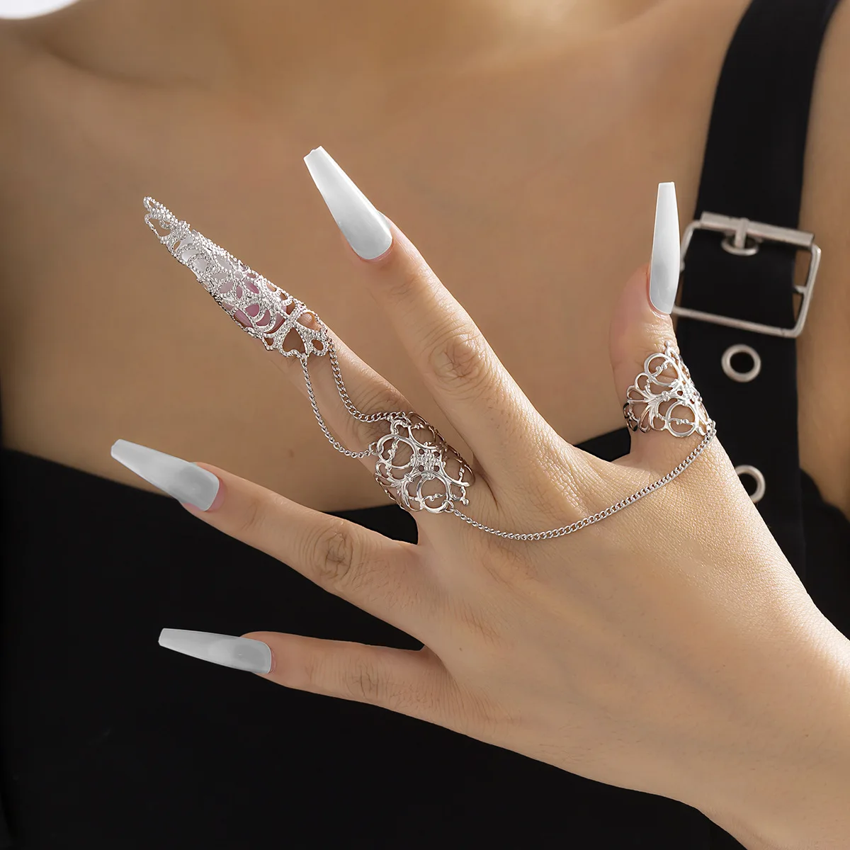 1PC Punk Gold Exaggerated Vintage Black Chain Finger Rings Jewelry For Women Gold Chains Cool Ring 
1PC Punk Gold Exaggerated Vintage Black Chain Finger Rings Jewelry For Women Gold Chains Cool Ring