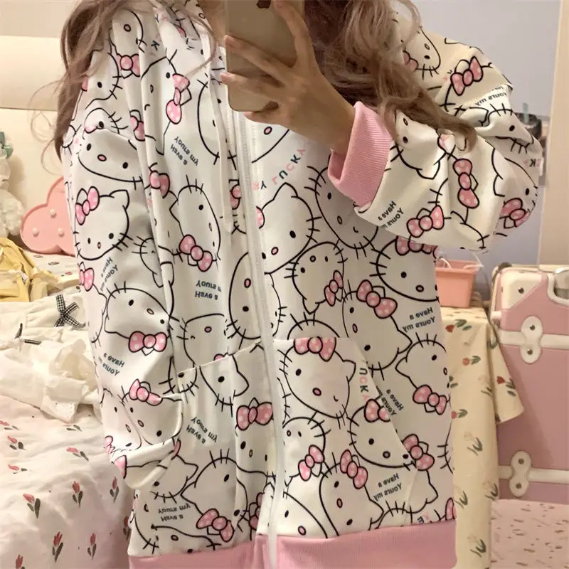 Кавайный Sanrio, флисовый свитер с капюшоном Hello Kitty, Женское зимнее теплое пальто, одинаковый Топ для девушек и подруг, Рождественский подарок ...
Кавайный Sanrio, флисовый свитер с капюшоном Hello Kitty, Женское зимнее теплое пальто, одинаковый Топ для девушек и подруг, Рождественский подарок ...