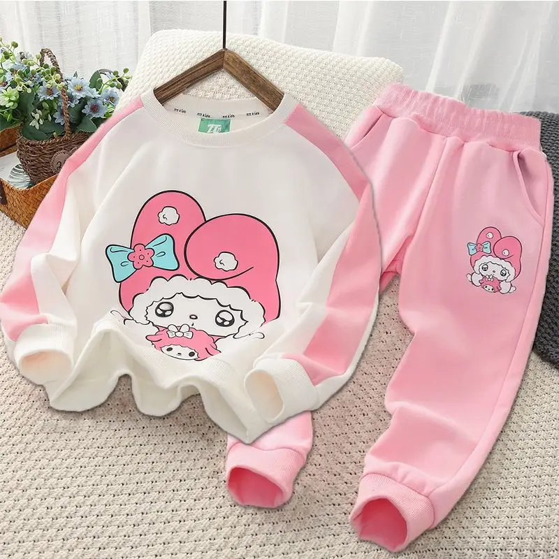 Новинка, хлопковая толстовка Sanrio MyMelody Kuromi, детский осенний Повседневный и удобный костюм для девочек, милые топы с мультяшным принтом, повседневная одежда
Новинка, хлопковая толстовка Sanrio MyMelody Kuromi, детский осенний Повседневный и удобный костюм для девочек, милые топы с мультяшным принтом, повседневная одежда