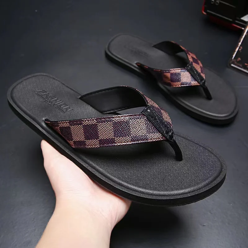 Lisiapie flip flops men luxury brand designer Summer Male Flat Slipper Fashion Gingham Beach Outdoor non-slip Slippers plus size
Lisiapie flip flops men luxury brand designer Summer Male Flat Slipper Fashion Gingham Beach Outdoor non-slip Slippers plus size