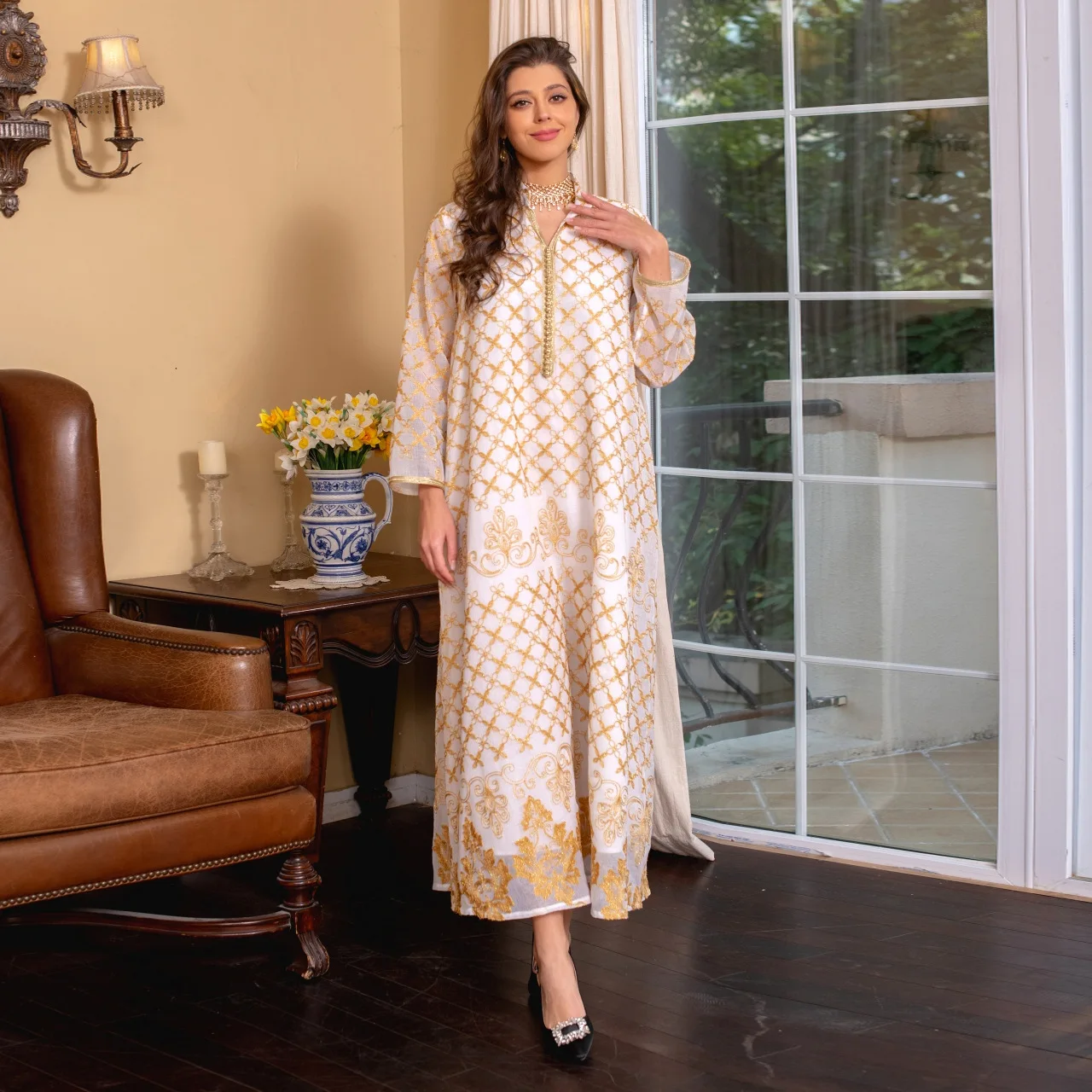 

New Middle East Abaya Muslim Emobroidet Dress Dubai Saudi Women's Clothing with Belt Fashion Long-sleeved Party Gowns