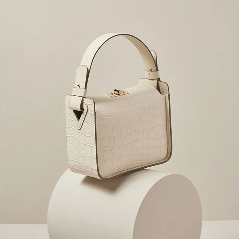 Retro Genuine Leather Women's Handbag Crocodile Pattern Leather Shoulder Strap Messenger Shoulder Bag
Retro Genuine Leather Women's Handbag Crocodile Pattern Leather Shoulder Strap Messenger Shoulder Bag