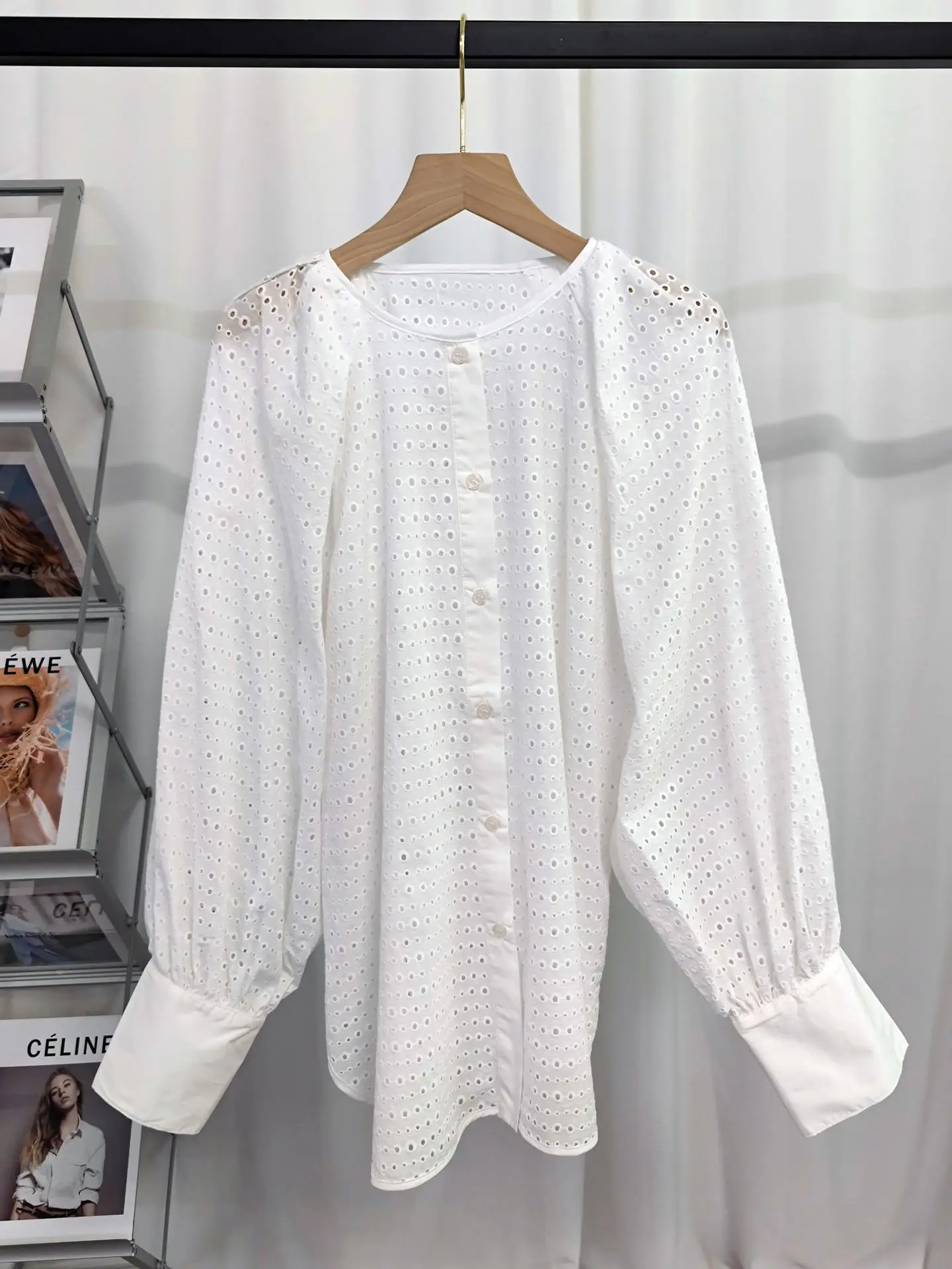 Light Luxury Socialite French Unique Super Fairy Heavy Industry Temperament Comfortable Top
Light Luxury Socialite French Unique Super Fairy Heavy Industry Temperament Comfortable Top