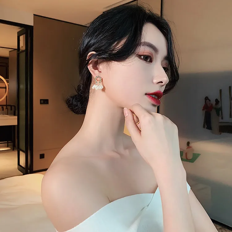 S925 silver needle tide imitation pearl niche baroque pearl earrings temperament retro ear stud earrings women
S925 silver needle tide imitation pearl niche baroque pearl earrings temperament retro ear stud earrings women