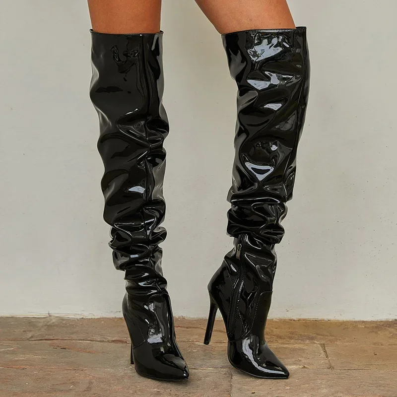 

Ботфорты женские стрейчевые, заостренный носок, молния сбоку, тонкий высокий каблук, блестящие плиссированные ботфорты на высоком каблуке, черные