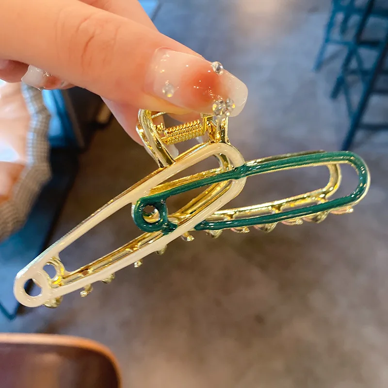 Trendy New Oil Dripping Pin Shaped Geometric Hair Clip Cool Personality Shark Fashion Niche Ins Accessories Female
Trendy New Oil Dripping Pin Shaped Geometric Hair Clip Cool Personality Shark Fashion Niche Ins Accessories Female